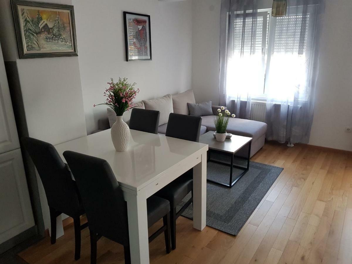 Apartman Dijana Lägenhet Banja Luka Exteriör bild