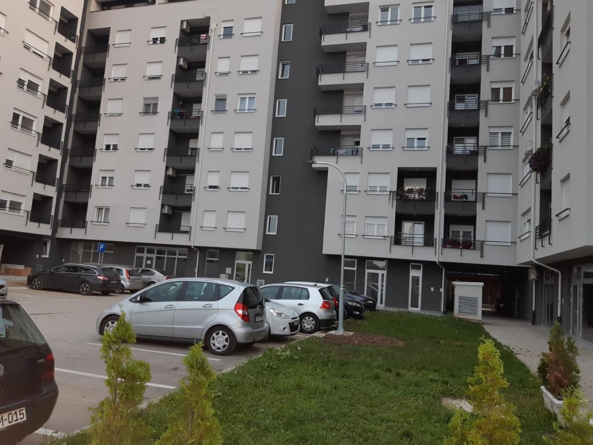 Apartman Dijana Lägenhet Banja Luka Exteriör bild